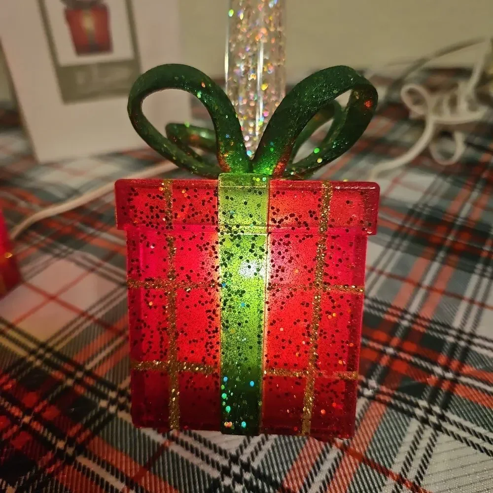 Inspiring Traditions Seasons Of Cannon Falls Lighted Giftbox Holiday Decor